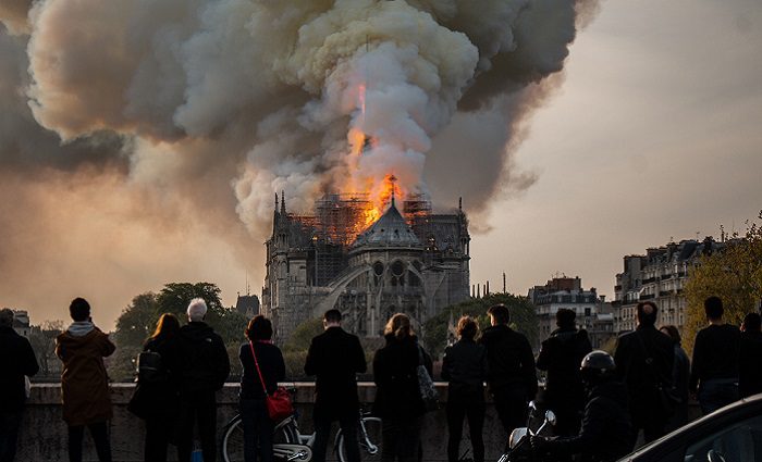 people watching fire at notre dame